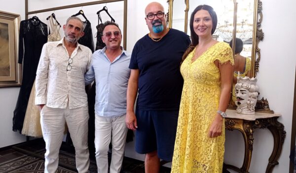 Giovanni Ciacci in visita presso l’atelier Biancomanto per stabilire gli ultimi dettagli del “Salotto della Moda”