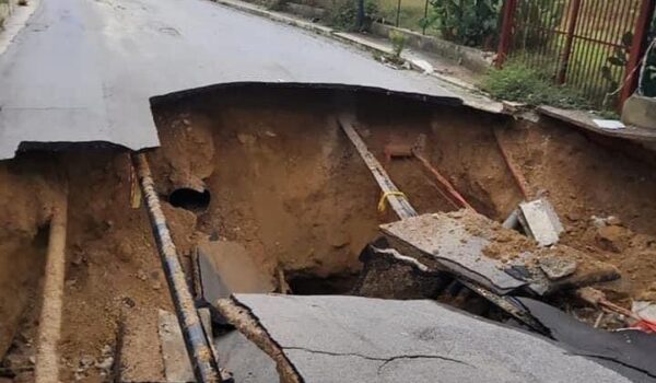 Maltempo: voragine aperta nella strada provinciale 61 all’ingresso di Casteldaccia, tragedia sfiorata